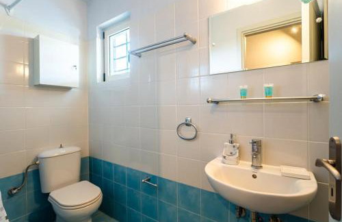 Kitries Summer Getaway - Eden Cozy Suite - Photo 33