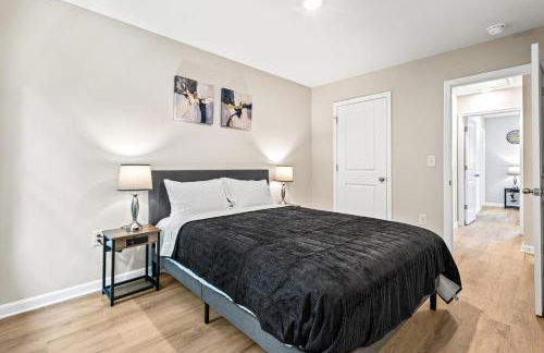 Elegant Escape Near Six Flags with WiFi, AC - Foto 16