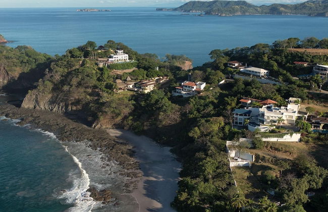 Exquisite Hilltop Villa with Luxurious Modern Design, Sweeping Ocean Views & Sparkling Infinity Pool - Foto 39