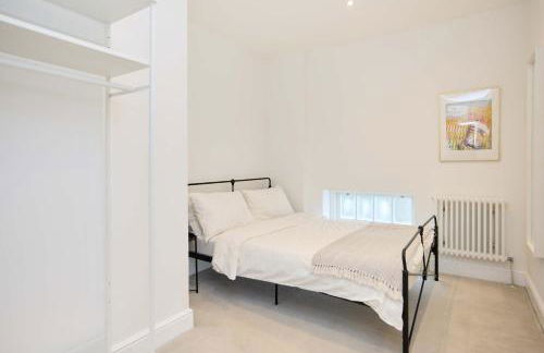 Central Tadworth Flat - Split- level 2BDR - Foto 13