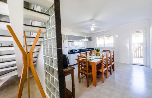 Casa com piscina, churrasqueira e estacionamento - Foto 14