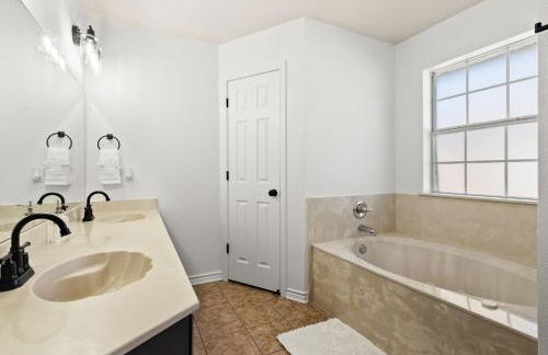 Luxurious MTZ Homes Modern Style - Foto 19