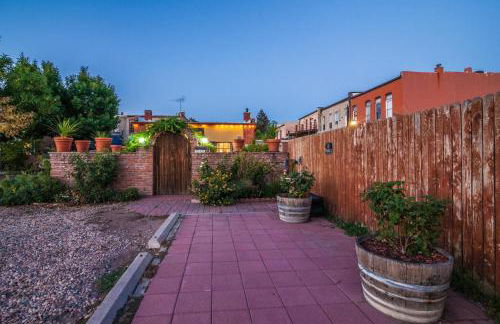 Elegant Loft-style Retreat in Old Firehouse Alley - Foto 27