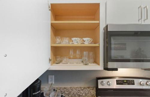 Luxury Downtown Cityview Suite Skywalk Access and Free Garage Parking - Foto 23