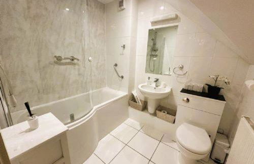 Footprints-comfortable and modern one bedroom Apartment - walking distance to the pretty harbour - Photo 27