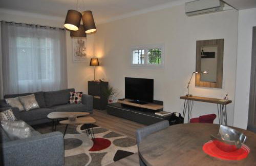 Le Calme au Centre Ville à 10 minutes à pied de la Croisette et des plages - Foto 1