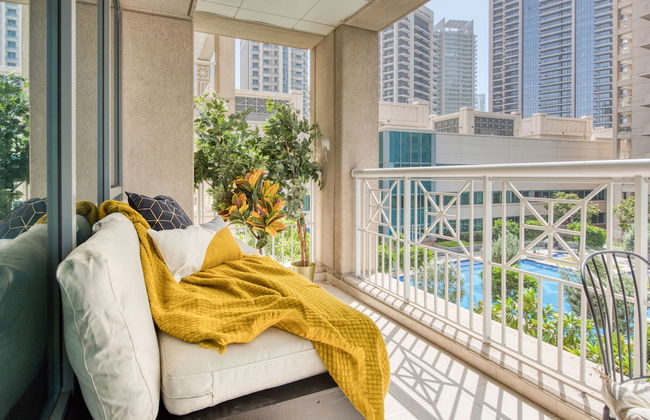 Maison Privee - Radiant Urban Retreat with Iconic Burj Khalifa Vws - Photo 1