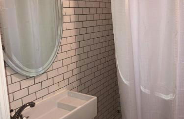 DTLA Oasis Private Bedroom with Exclusive Laundry - Steps to the Heartbeat of LA - Foto 6