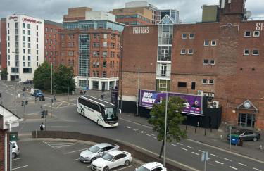 Large 2 bedroom 2 bathroom x6 person city center apartment with free underground parking - Foto 10