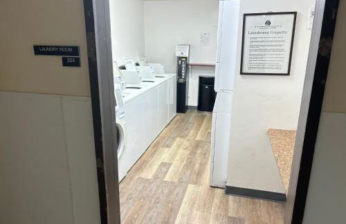 Downtown 2BR Huge Patio Free parking WiFi - Foto 4
