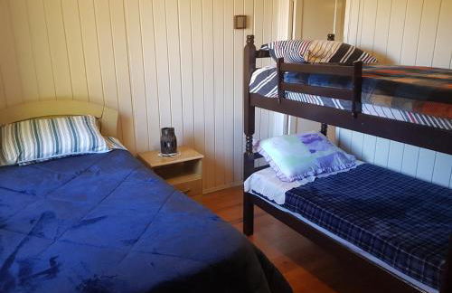 CASA FULL, CENTRO, 130m quadrados, 9 Pessoas, Wi-Fi, 3 Qtos, Churrasqueira e Apetrechos, Cozinha-Sala Integrados, 2 Banheiros, Varanda e Jardim, Garagem Coberta, Estac Interno 3 Carros, Lareira de Alta Performance e Fogão de Ferro, Área nos Fundos - Foto 32