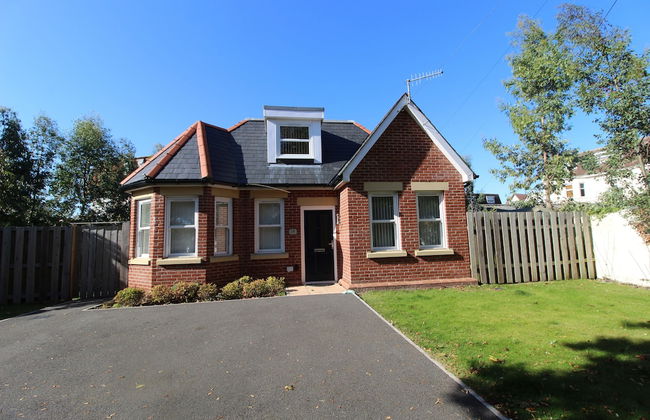 Westcliff House - 4 Bedrooms - Photo 12