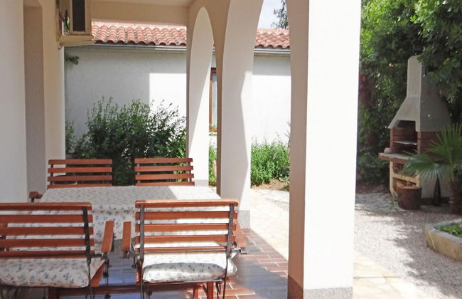 Scenic and Refined Krk Apartment With Terrace - Photo 11