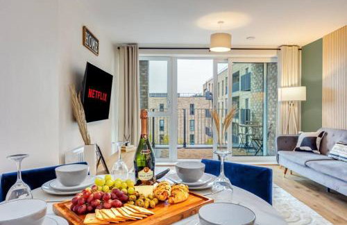 Beautiful Canal Side Apartment - City Centre - Balcony, Secure Parking, Self Check-In, Fast WiFi and Smart TV with Sky TV and Netflix by Yoko Property - Foto 4