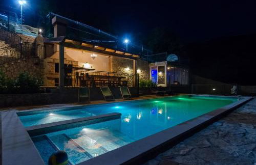 Villa Falcon Rook - Four-Bedroom Villa with Terrace and Swimming Pool - Photo 94