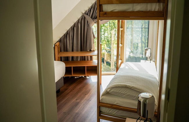 Spacious Holiday Home With Garden - Photo 3