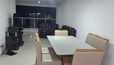 Lindo apartamento na praia do morro com vista para o mar, espaçoso, prédio novinho - Foto 2