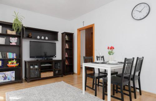 Apartament na Parterze z Parkingiem i Biurkiem do Pracy Zdalnej w Piasecznie by Noclegi Renters - Foto 11