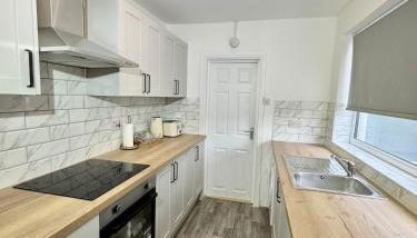 NEW Unique 4 Bed Families Contractors 靠近唐人街 - Foto 5