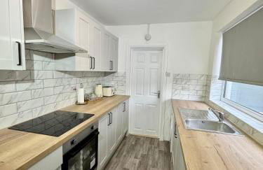 NEW Unique 4 Bed Families Contractors 靠近唐人街 - Foto 5