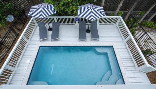 Stayin Sandy LUXE Custom Home Private Pool Bikes Walk to Beach Pets - Foto 3, sunbed