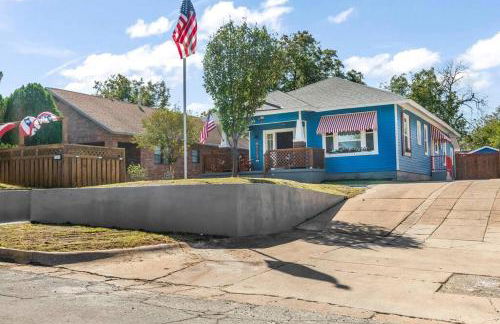 Stockyards-3/4 mile away!-Sleeps 8-Americana House - Foto 36