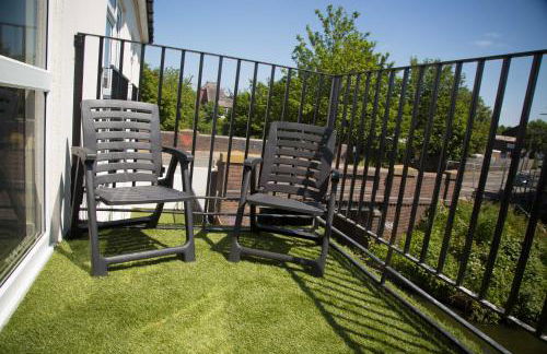 Bridge Court by Sterling Edge Apartments - Luxury Aparthotel - Stylish 1-bed Apartments - Balcony with Canal View or Private Garden - Free Parking - Foto 68