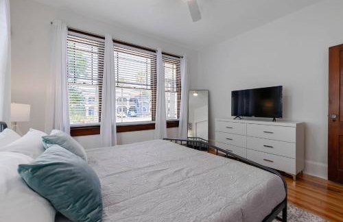 Old Mission Manor - Chic 2br 1ba Apartment - Sleeps 6 - Pool Table - 15 Min Walk to Downtown - Foto 16