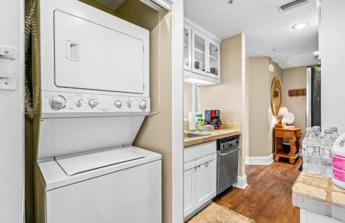 Carillon Beach condo with WiFi balcony pool and beach access - Foto 18