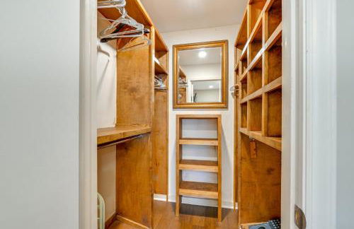 1 Mi to BOA Stadium! Walkable Condo with Porch - Foto 14