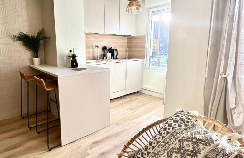 Modern 1 Bdr + Balcony + Free Parking + AC + Pool - Foto 14