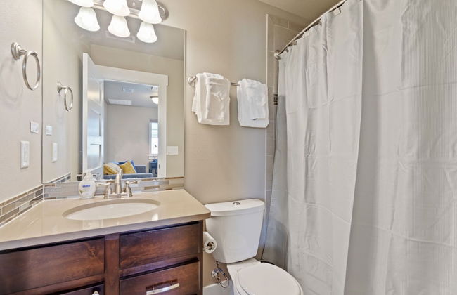 Quiet Urban Community – Designer Home W/ Hot Tub! - Foto 13