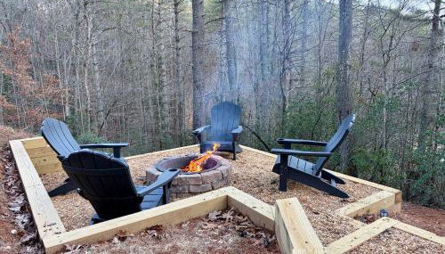 The cozy Lazy Laurel with year-round mountain views, hot tub, fire pit - Foto 2