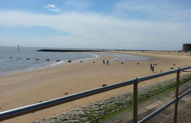 Beautiful Cosy 2-bed Caravan in Clacton-on-sea - Photo 32