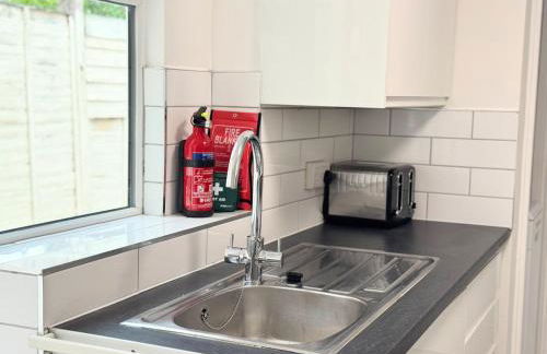 Entire 5 Bed New Home - Southampton Centre - 4BDRM - Foto 27