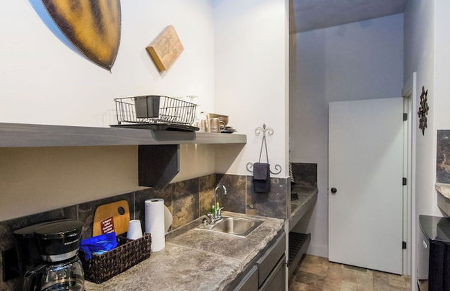 Eureka Springs Treehouses, Hobbit Caves & Castles - Photo 9