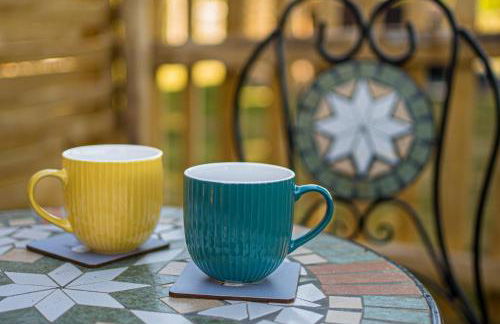 The Hideaway Hut - 1 Bed Shepherds Hut - Hereford - Photo 31