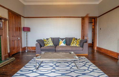 Beautiful, traditional 2 bed flat w free parking - Pass the Keys - Photo 26