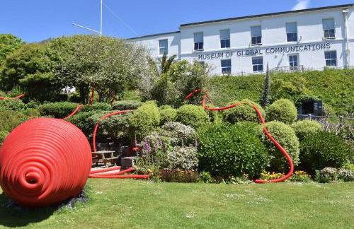 Family House - Breath Taking Views Over Mounts Bay - Photo 34