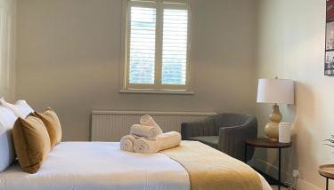 Cosy 1Bd Nestled in Teddington - Photo 1