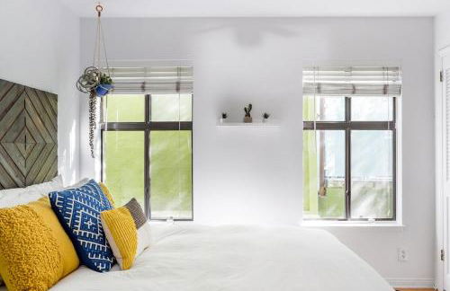 Silver Triangle Oasis with Verdant Backyard - Foto 20