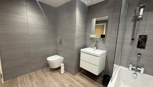 Stylish 3 bed spacious flat - Foto 2