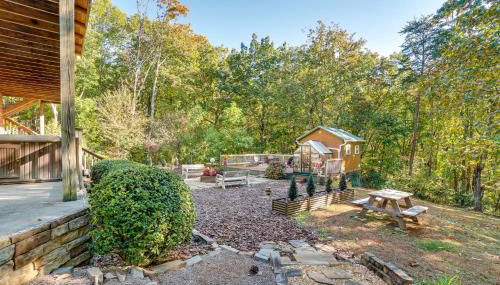 Family Getaway Georgia Cabin with Outdoor Hot Tub - Foto 2