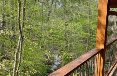 Cricket Hill Treehouse by Amish Country Lodging - Foto 3