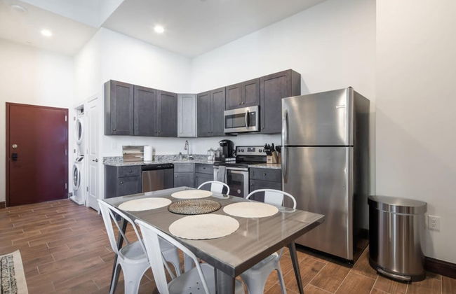 Sosuite 2BR Penthouse w W D Gym On-site Bar - Foto 8