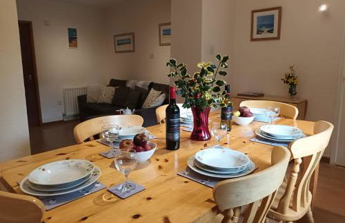 Rural Farm Stay with 6 cottages, 4 miles to Barnstaple, Pet friendly, Daily animal experiences, Outdoor heated pool, Games barn, Free fast WiFi, Free parking - Foto 52
