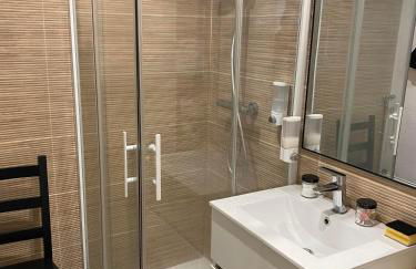 AU 47 ALLÉES D'ETIGNY - CENTRAL & STANDING - avec parking - Linge de lit et de toilette inclus - Foto 56