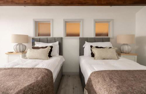 Goodwood - Modern Stay in Cotswolds with Hot Tub - Foto 19