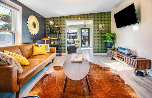 Private Heated Pool Oasis Pet-Friendly Retreat Short or long Stays Sleeps 2-8 Ppl - Photo 2