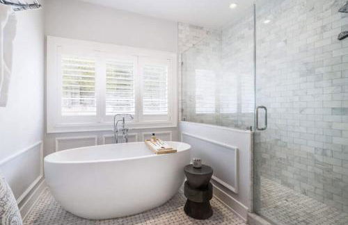 Bull Path Manor by Rove Travel - Luxe Home with Pool & Hot Tub - Foto 14